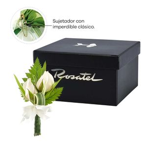 corsage-en-imperdible-con-mini-rosas-cremas
