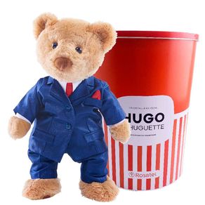 hugo-con-terno-azul-en-lata