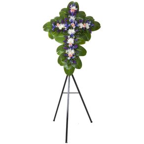 cruz-pequena-con-rosas-iris-flores-variadas