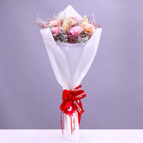 ramo-rosas-artesanales-rosadas-y-flores