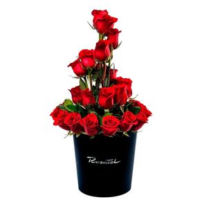 sombrerera-negra-grande-con-30-rosas-rojas