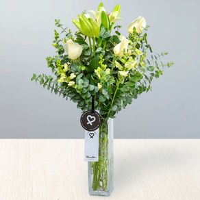 arreglo-memories-con-rosas-y-liliums