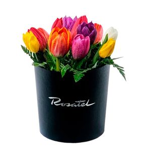 sombrerera-negra-mediana-con-12-tulipanes-variados