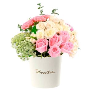 ternura-de-rosas-en-sombrerera-crema-mediana