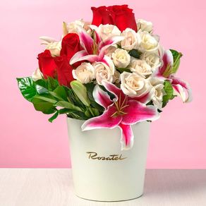 sombrerera-crema-mediana-con-rosas-y-flores-variadas