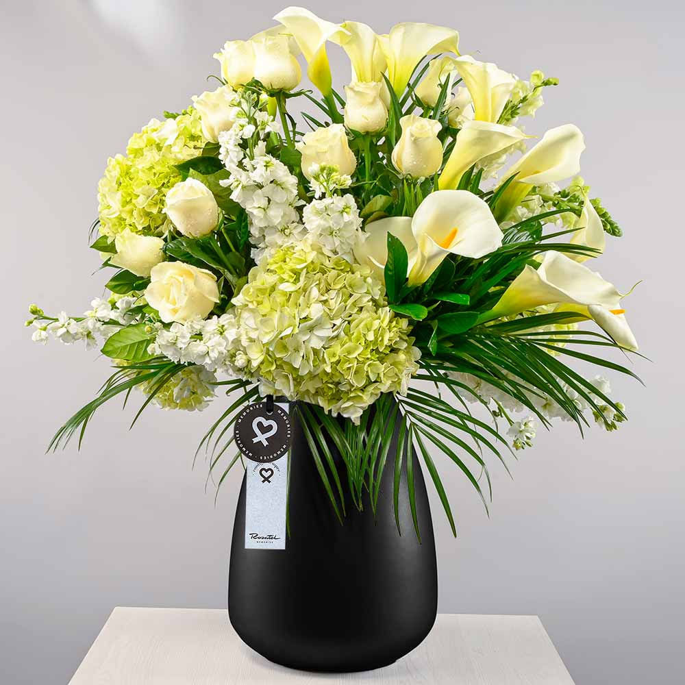 Arreglo Black Rosas y Flores