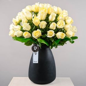 arreglo-black-rosas-cremas