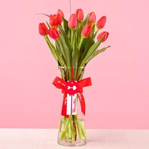 florero-con-tulipanes-rojos