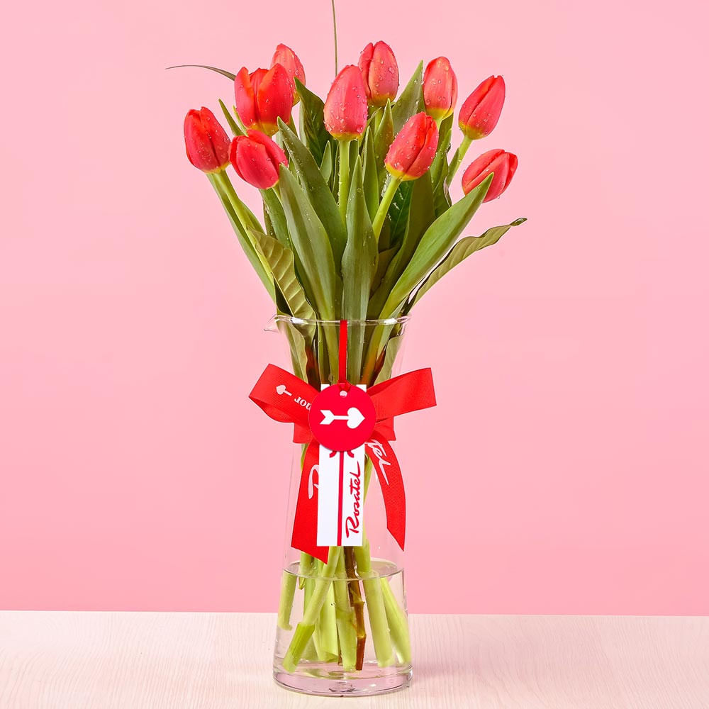 Florero con Tulipanes Rojos