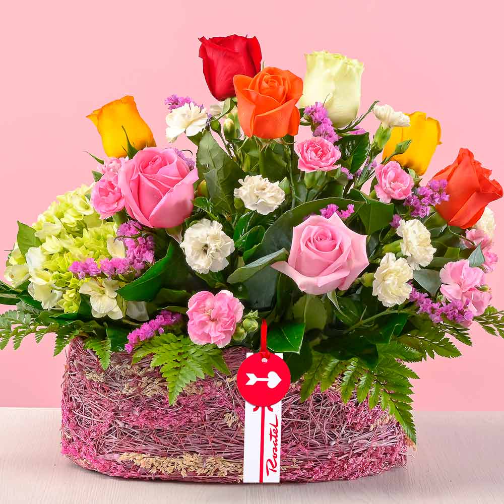 Arreglo Canasta Rosas de Colores y Flores