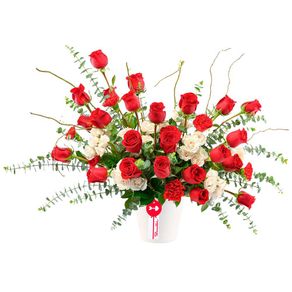 arreglo-con-rosas-rojas-y-mini-rosas