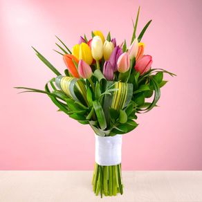 bouquet-de-novia-con-tulipanes-de-colores