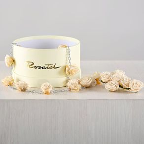 denario-con-mini-rosas-preservadas-cremas