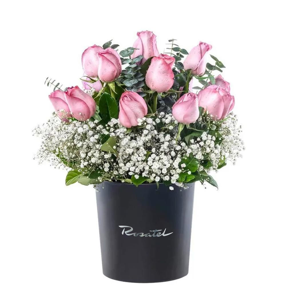 Sombrerera Negra Grande con 15 Rosas y Flores