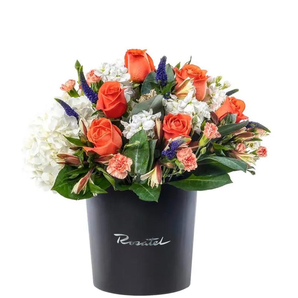 Sombrerera Negra Grande con 10 Rosas y Flores