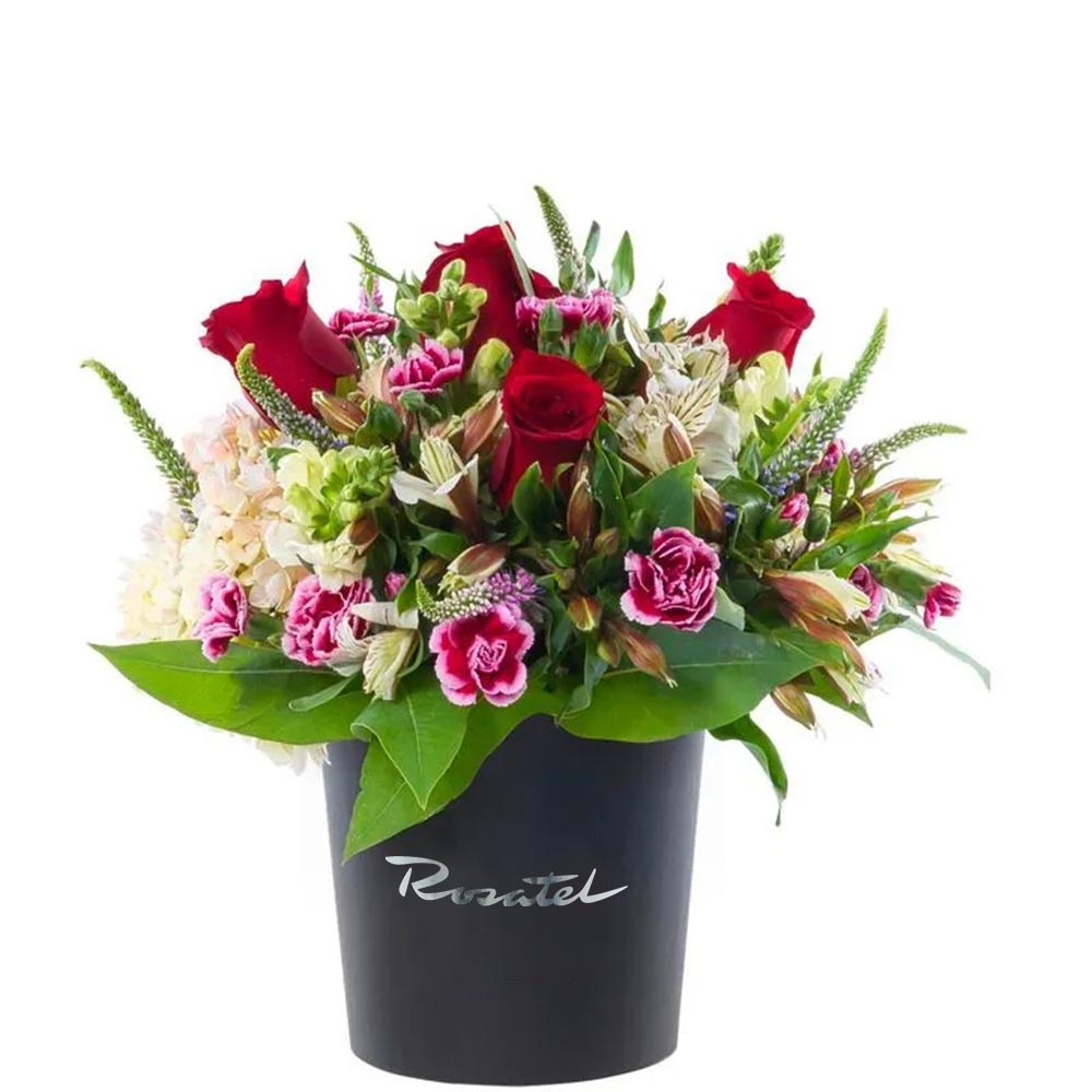 Sombrerera Negra Mediana con 5 Rosas y Flores