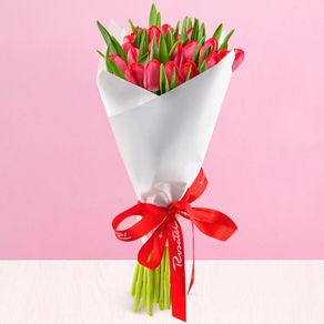 ramo-amor-con-25-tulipanes-rojos