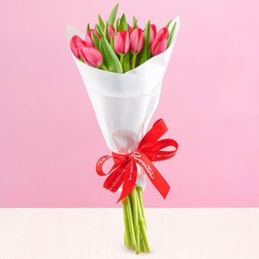 ramo-amor-con-15-tulipanes-rojos