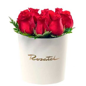 sombrerera-crema-mediana-con-9-rosas-rojas