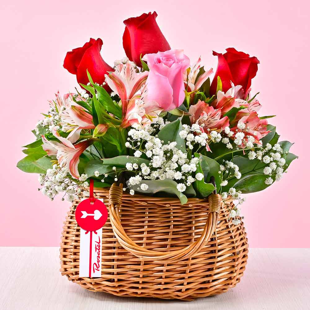 Arreglo en Canasta con Rosas Rojas