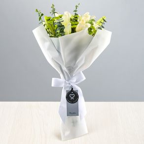 Ramo con Rosas Cremas y Flores