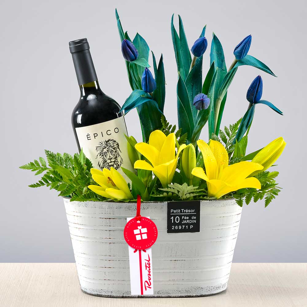 Arreglo de Tulipanes Azules y Vino Épico